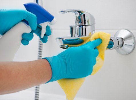 Professional oven cleaner working in a Chelsea flat